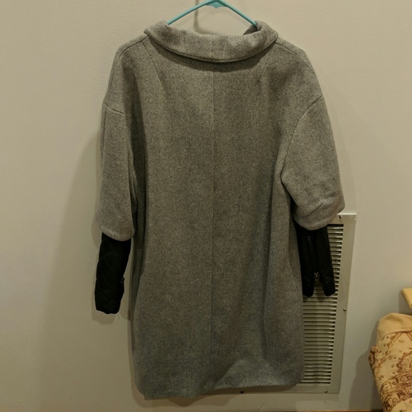Gray coat with black leather sleeves - Picture 2 of 2